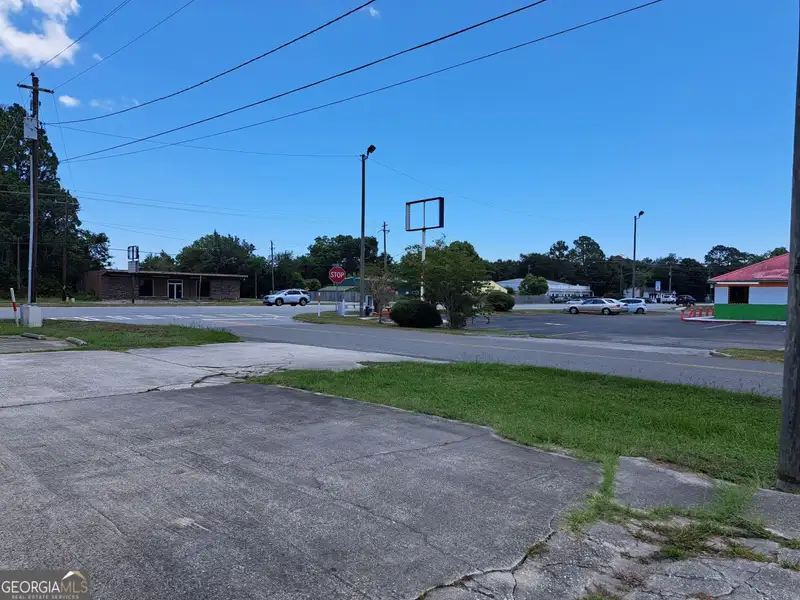 Commercial Income Property on Highway 40 in St. Marys, Ga - 3 Units, 4440 Sq Ft