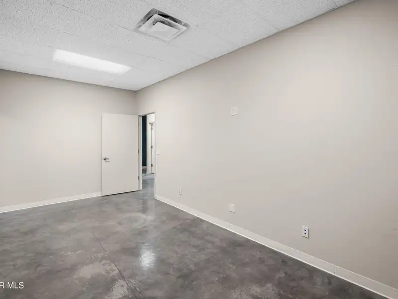 2,750 Sq Ft Office Space for Rent in Established Shopping Center Near Montwood and Yarbrough