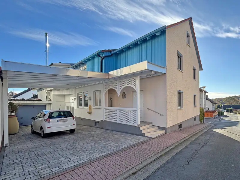 Modernized Detached House with Commercial Space in Family-friendly Location