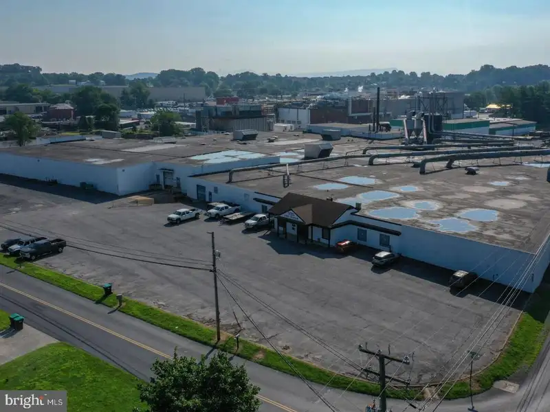Flexible Warehouse Spaces Available from 1,000 to 100,000 Sq Ft