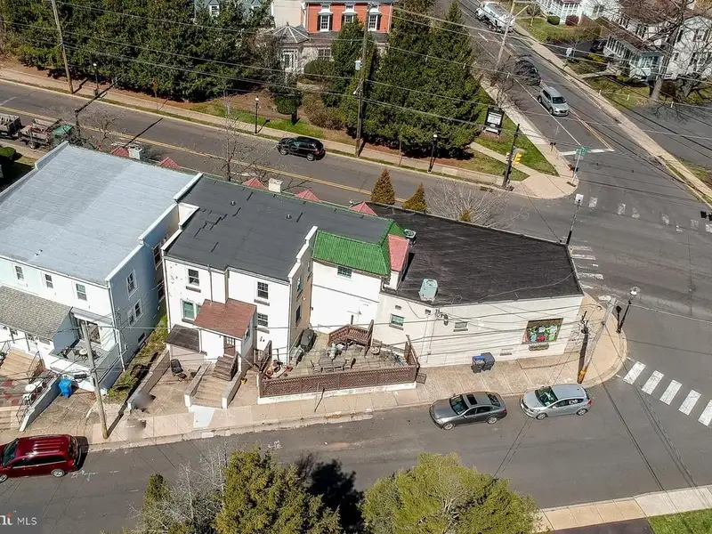 Multi-unit Building with Commercial Space and Two Residential Apartments in Established Location