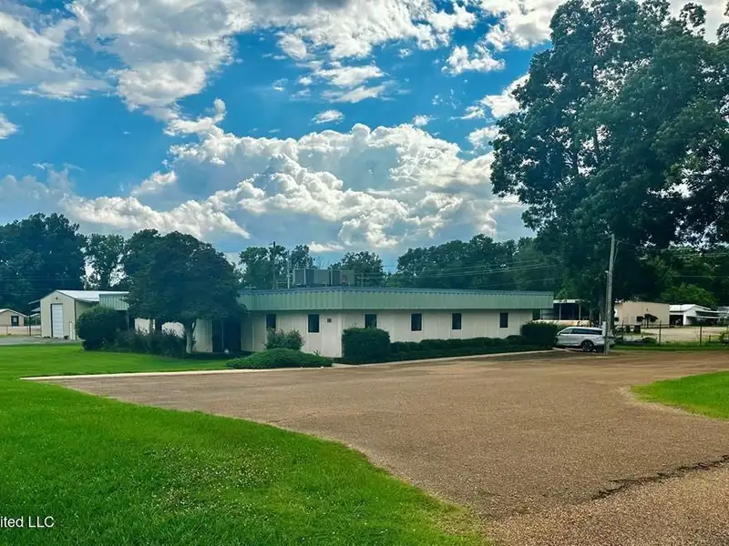 Office Building for Sale or Lease Near Port - 4100 Sq Ft with Conference Room and Parking