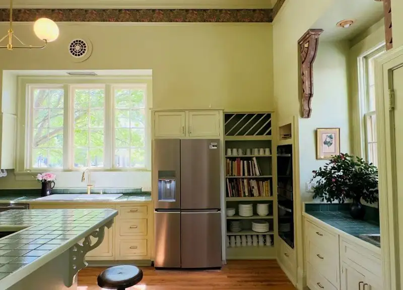 Versatile Historic District Property for Restaurant, Venue, or Retail with Ample Parking