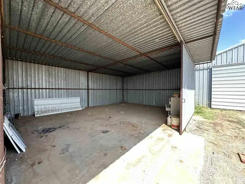 Commercial Property on 5.988 Acres with Warehouse and Storage Facilities