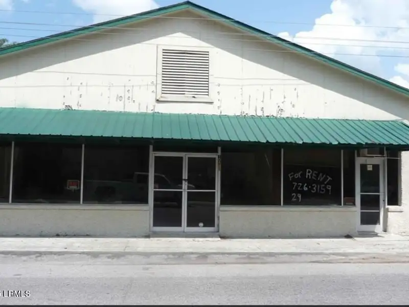 Commercial Property with Multiple Buildings in Prime Ridgeland Location