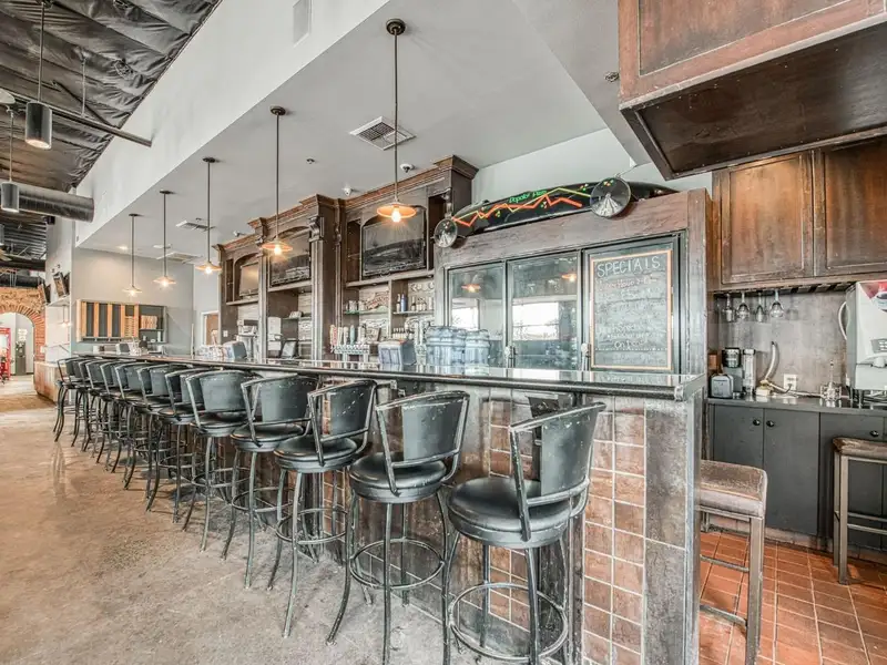 Restaurant Location for Sale with Equipment, Lease Transfer, and License in Palm & Nees Ave