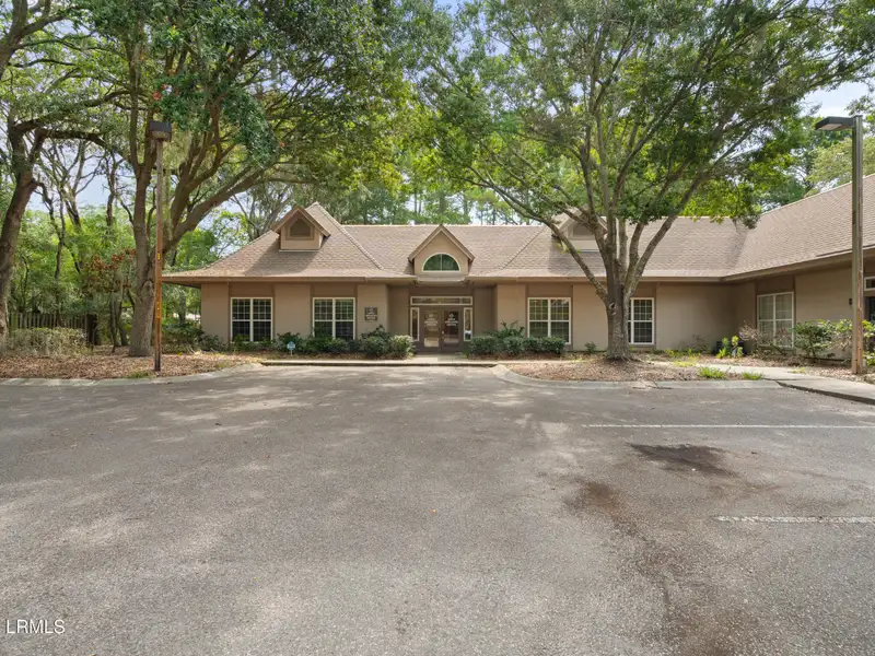 Multi-use Building with Long-term Tenant and Warehouse/office Space in Prime Location