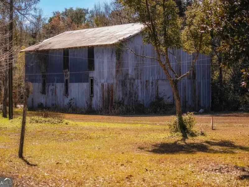 4-acre Commercial Property with Antique Shop and Warehouse on Us Hwy 17, Woodbine