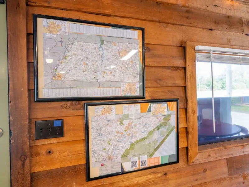 Commercial Restaurant on 3.4 Acres in Parsons, Tn with Highway Frontage and Modern Amenities