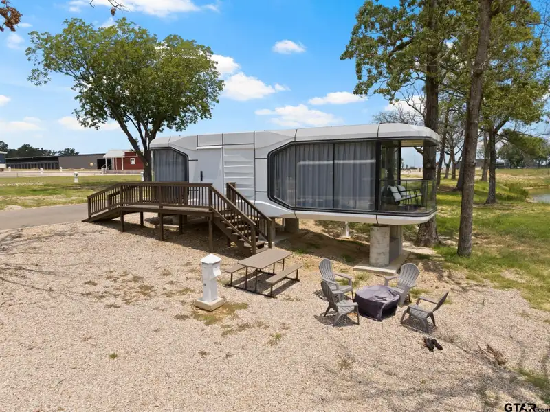 Turnkey Short-term Rental in Twin Lakes Resort, Mount Pleasant - Lakefront Access and Amenities