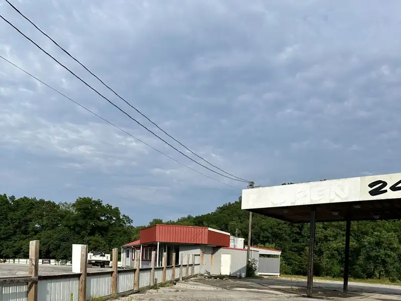 Commercial Restaurant with Rv Hookups and Additional Lot Near I-40 Exit 152