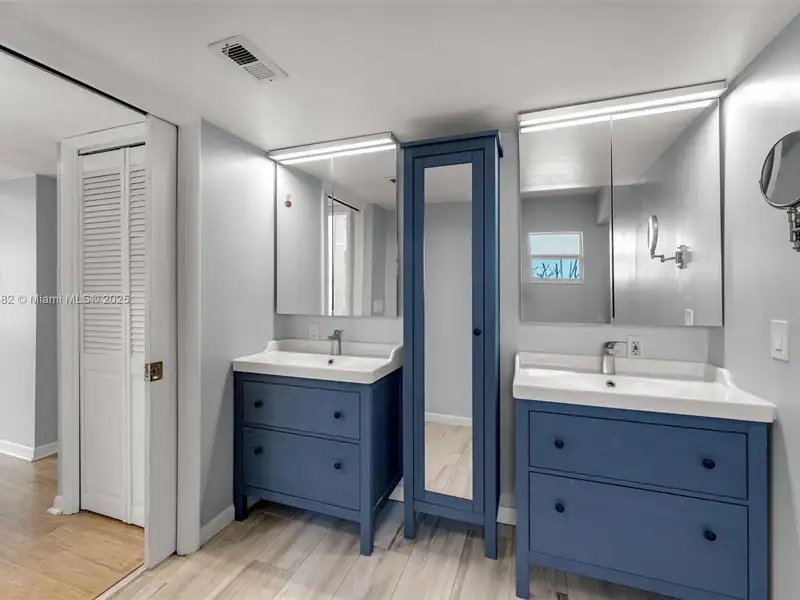 Remodeled 5-bedroom Home on 1 Acre in Redlands Near National Parks