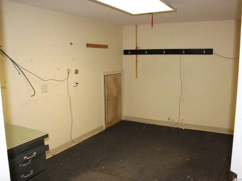 High Ceiling Retail Space for Lease on Busy Rt322, Southington - 3997 Sf