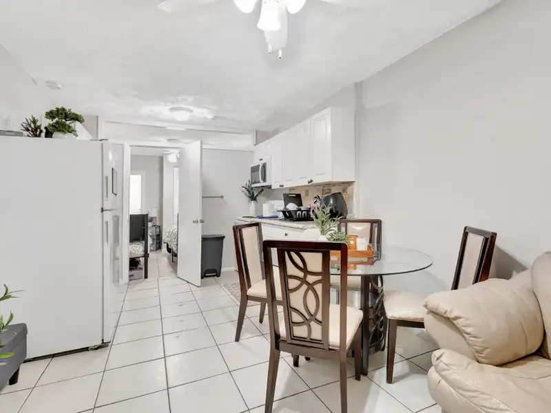 Well-maintained 6-unit Multifamily Property in South Florida with Value-add Potential