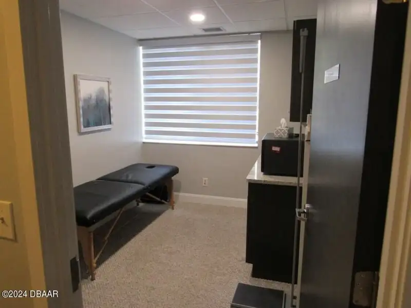 Renovated Medical Suite in Prime Ormond Beach Location with Multiple Treatment Rooms