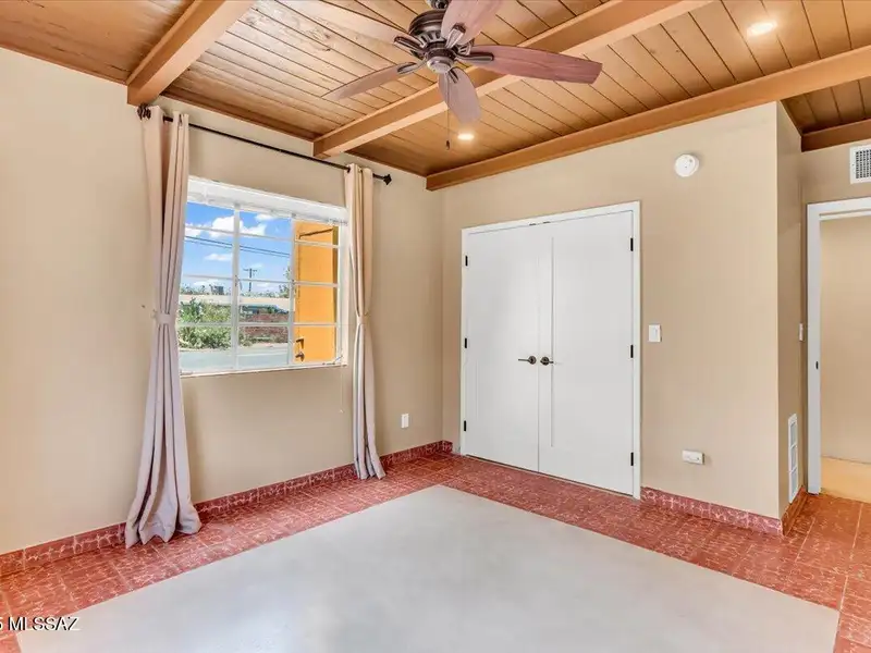Fully Renovated Multi-family Property in Miramonte Neighborhood with 6 Apartments