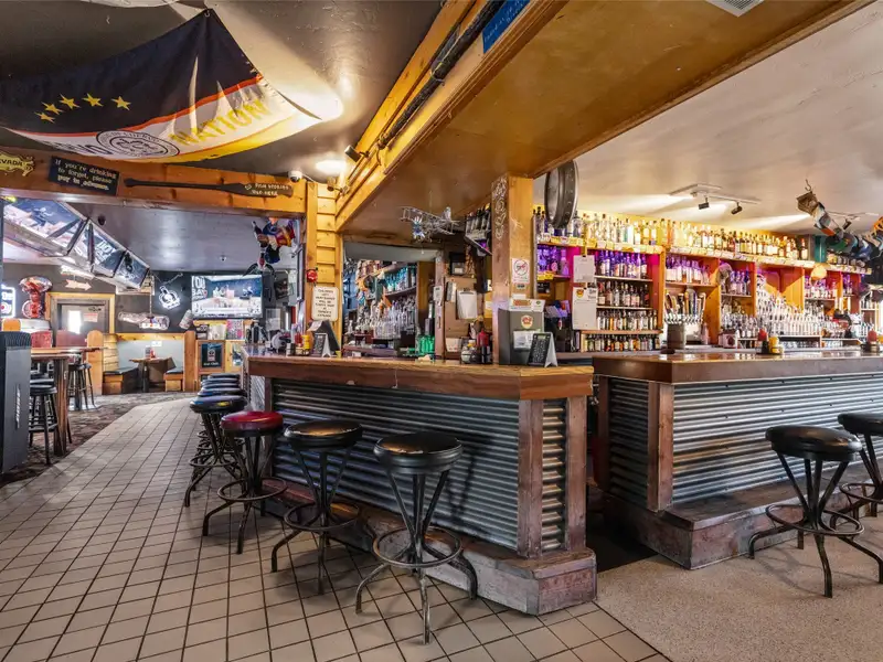 Historic Del's Bar & Grill: Profitable Lakeside Business in Somers, Mt with Liquor License