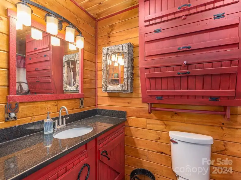 Charming Cottage and Barn on Expansive Mountain Retreat with Outdoor Amenities