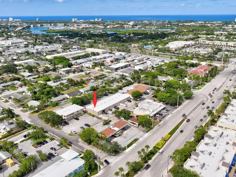 End-cap Warehouse with Offices in Central Jupiter, Move-in Ready