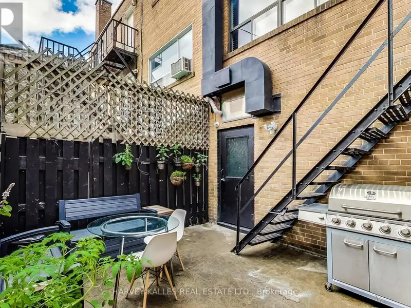 Renovated Commercial Property with Restaurant and Two Apartments in the Junction