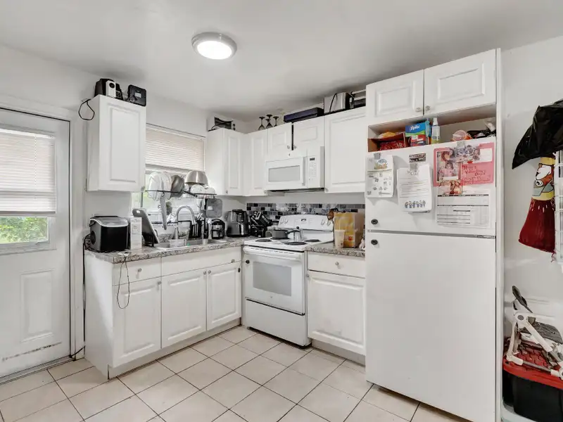 Well-maintained 6-unit Multifamily Property in South Florida with Value-add Potential