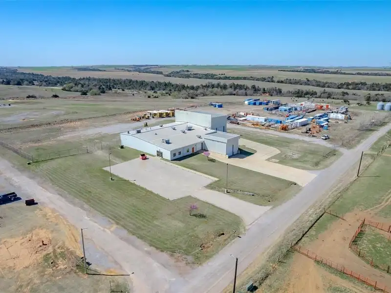 17,000 Sq Ft Versatile Industrial Facility on 402 Acres Near Oklahoma City