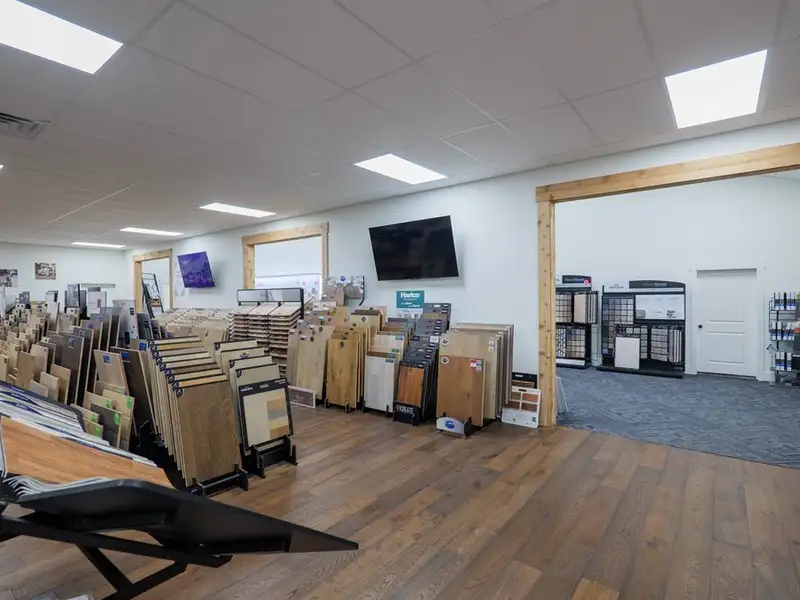 Versatile Commercial Property with Office, Showroom, and Warehouse in Lowndes County
