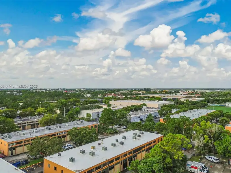 Office Warehouse with Dedicated Space in Kendall Park Commercial Area