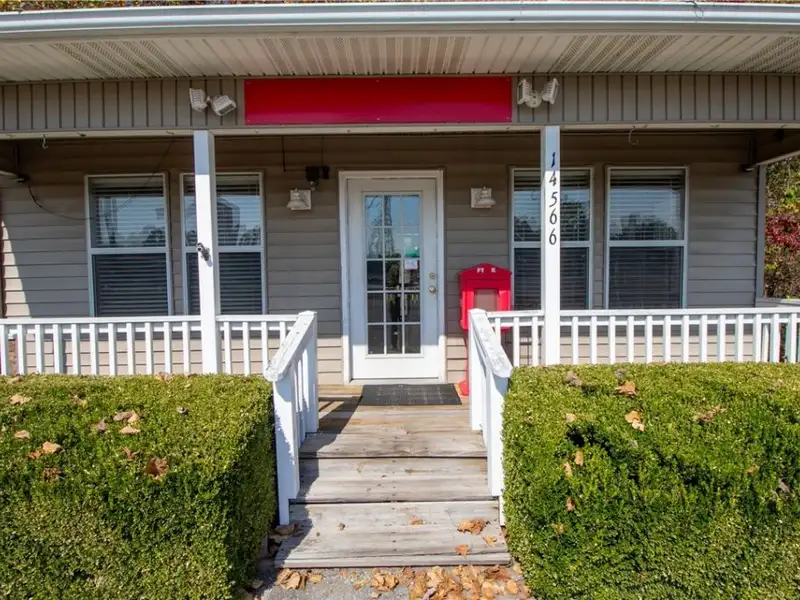 Commercial Building with Office Space Near Hwy 12, Close to Beaver Lake and Prairie Creek Marina