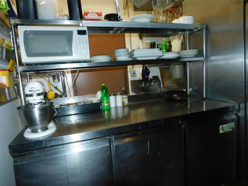 Turnkey Pizza Restaurant for Sale in High-traffic Location with Essential Equipment Included