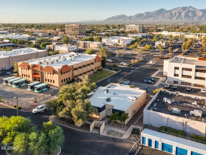 2,975 Sqft Office Space for Sale in Prime Broadway and Wilmot Location with Parking Lot