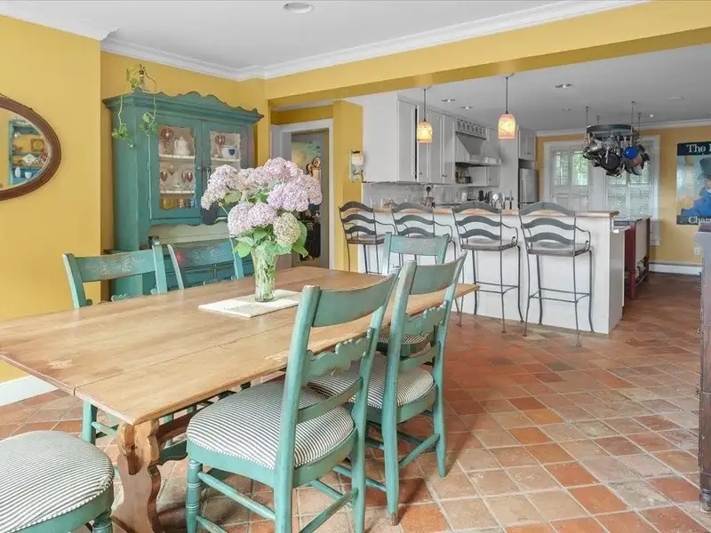 Distinctive Victorian Guest House in Jamestown with 7 Ensuite Bedrooms and Water Views