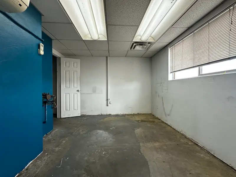 Warehouse and Office Space with Gated Yard in Prime Location
