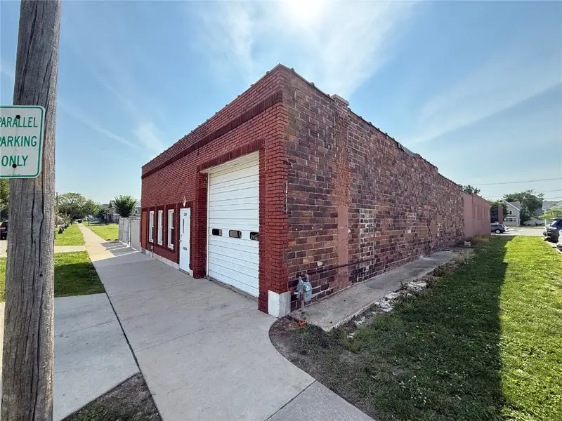 Flexible Warehouse/shop Space for Sale in Central Cedar Rapids, 5,600 Sf