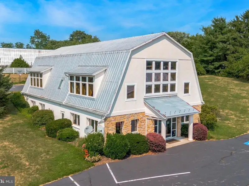 Multi-building Investment on 7 Acres: Barn, Farmhouse, and Warehouse with Rental Income