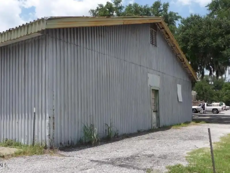 Commercial Property with Multiple Buildings in Prime Ridgeland Location