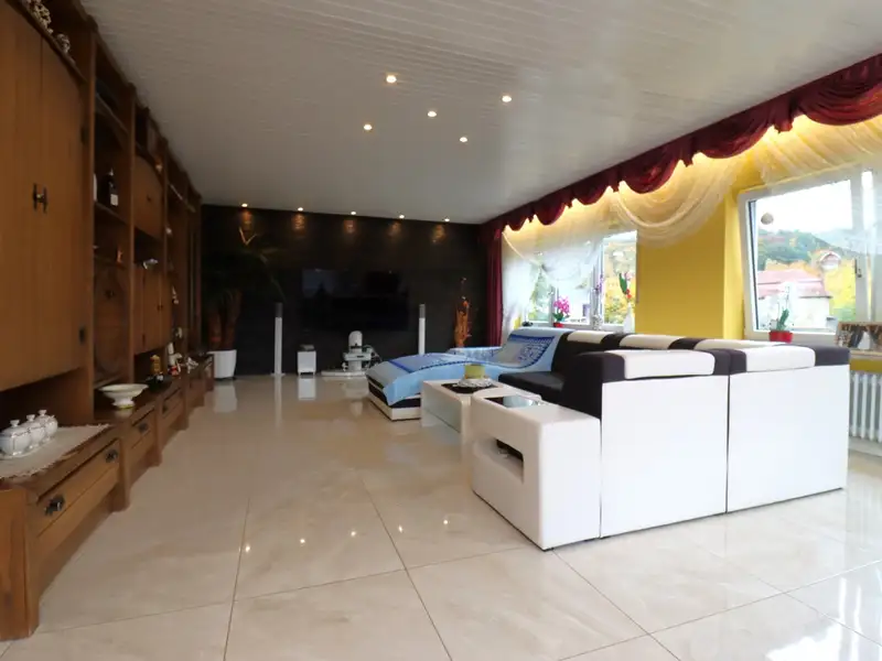 Restaurant and Guest Accommodation with Owner's Apartment in Modernized Facility