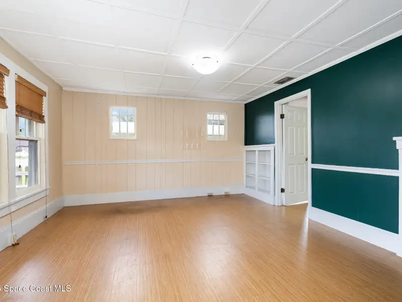 Versatile 1,092 Sq. Ft. Commercial Building Near Cocoa Village with Ample Parking