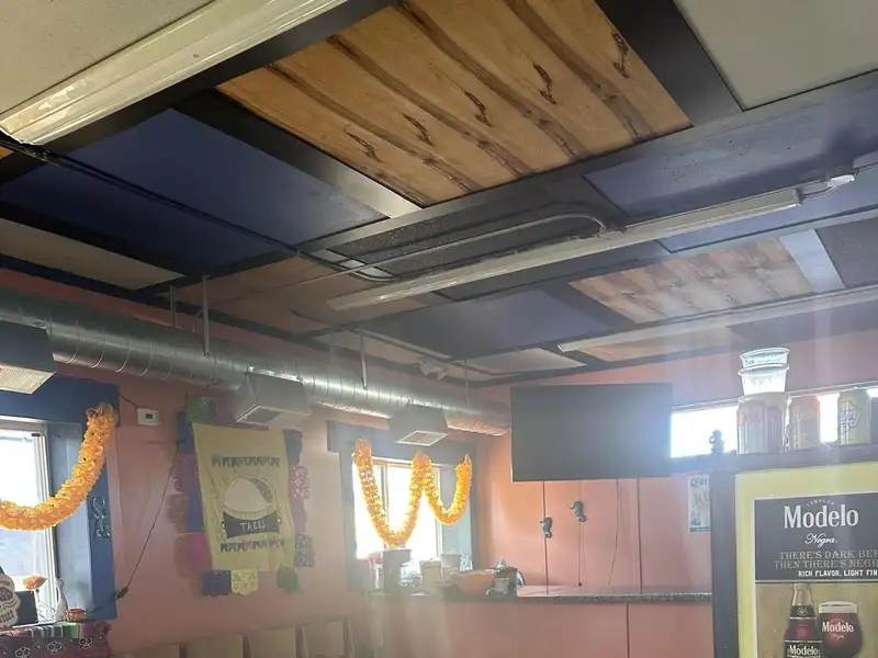 Versatile Commercial Restaurant with Warehouse and Apartment in High-traffic Location
