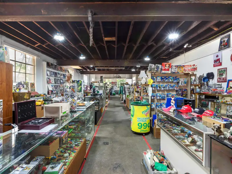 Mixed-use Property in Elkton: Antique Store with 3-bedroom Apartment and Ample Parking