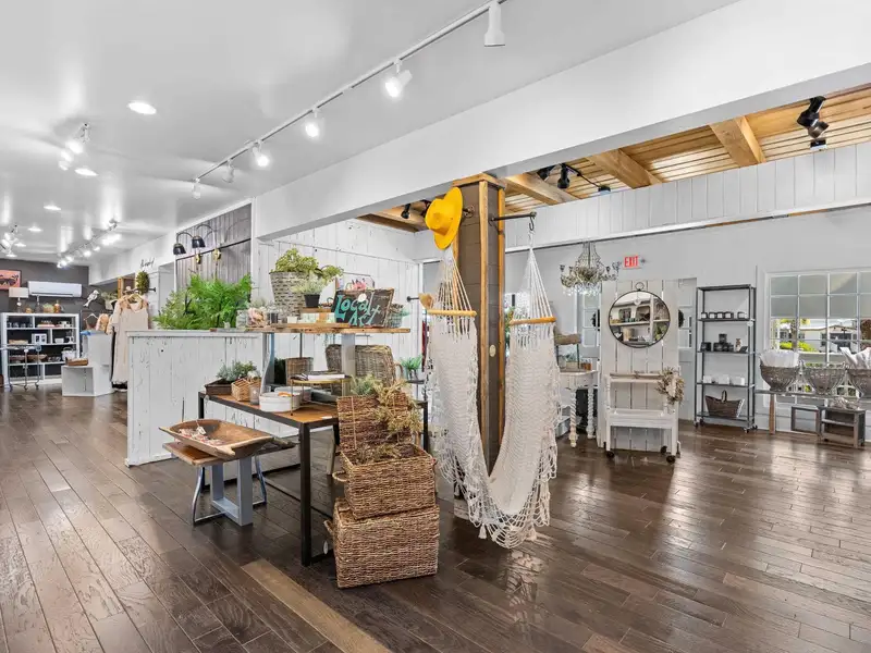 Retail Space for Lease in Pawleys Island's Island Shops - 1,722 Sf