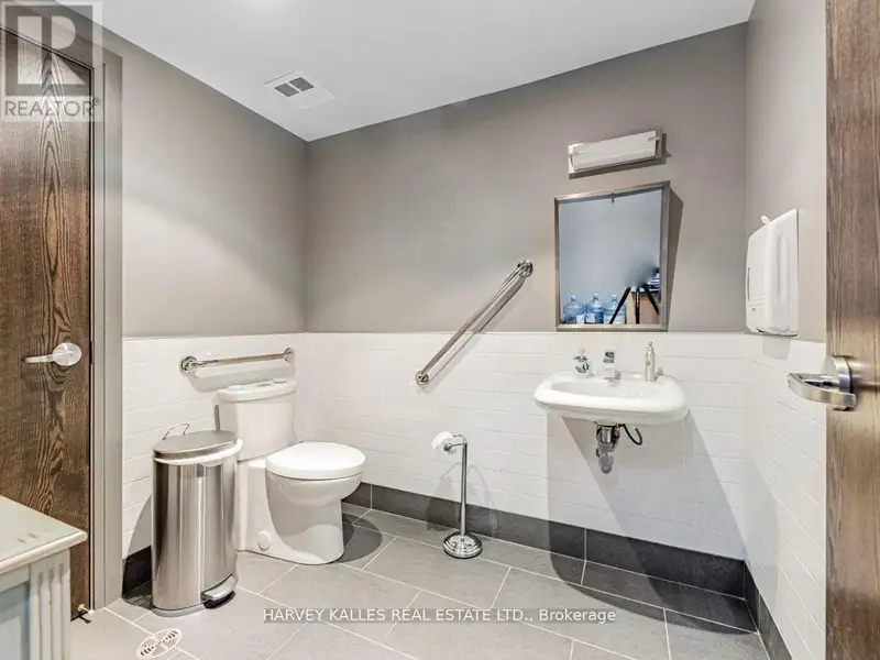 Custom Built Mixed-use Office/residential Property in Thornhill Village, 2013 Award Winner