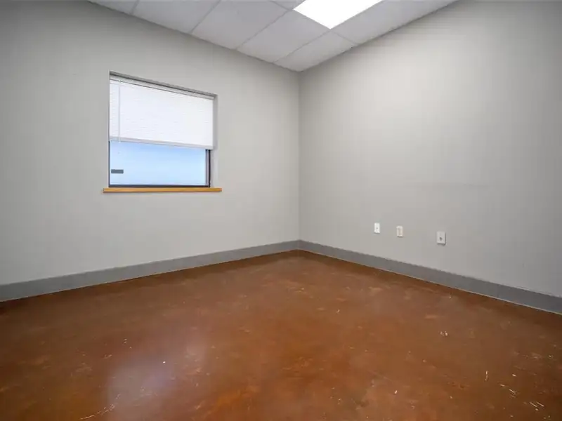 17,000 Sq Ft Versatile Industrial Facility on 402 Acres Near Oklahoma City