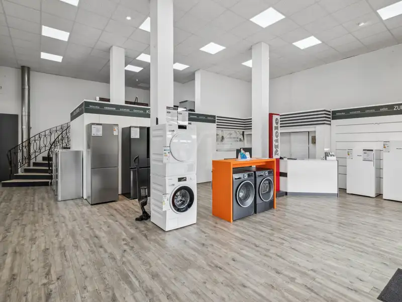 Well-maintained Commercial Building for Sale in High-traffic City Location