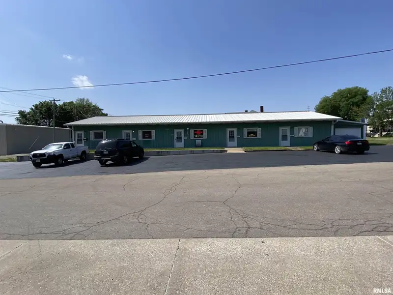 Versatile Commercial Property for Lease in High-traffic Chillicothe Location