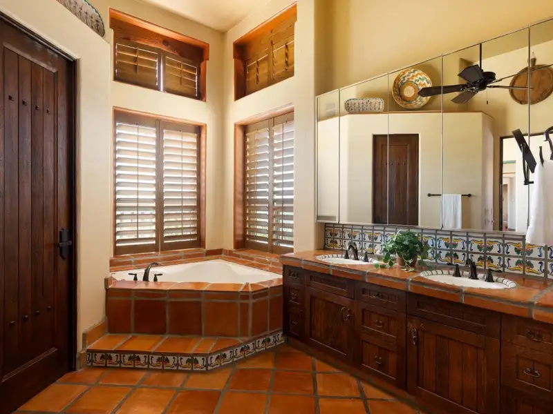 Luxury Estate with Stunning Views, Pool, Wine Cellar, and Extensive Amenities in Friant