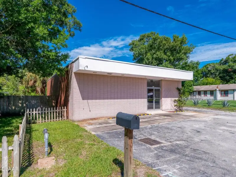 Historic Commercial Building with Yard Space in Prime Location