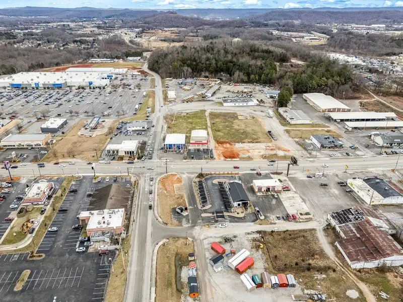 Commercial Building in High Traffic Area Near I-40, 3657 Sq Ft on .41 Acres
