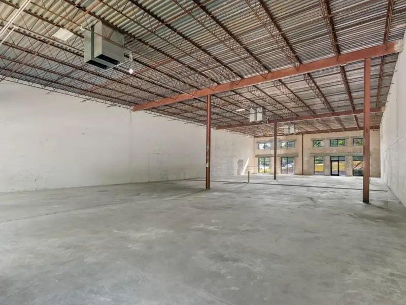 Industrial/flex Building in Prime Atlanta Location with Recent Upgrades and Parking Options