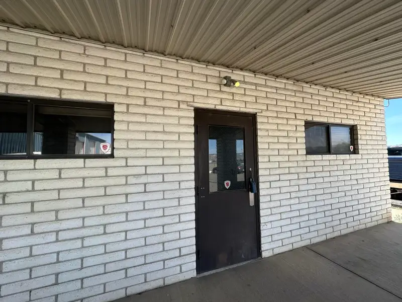 Multi-tenant Industrial Office Space for Rent in Convenient Location
